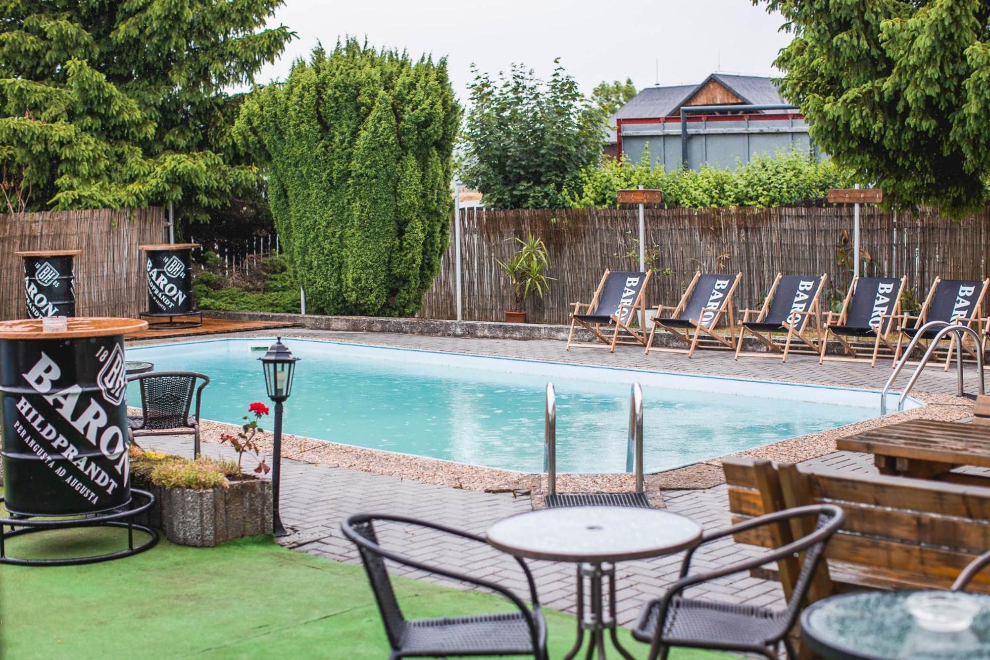 Hotel Rozkos Česká Skalice エクステリア 写真