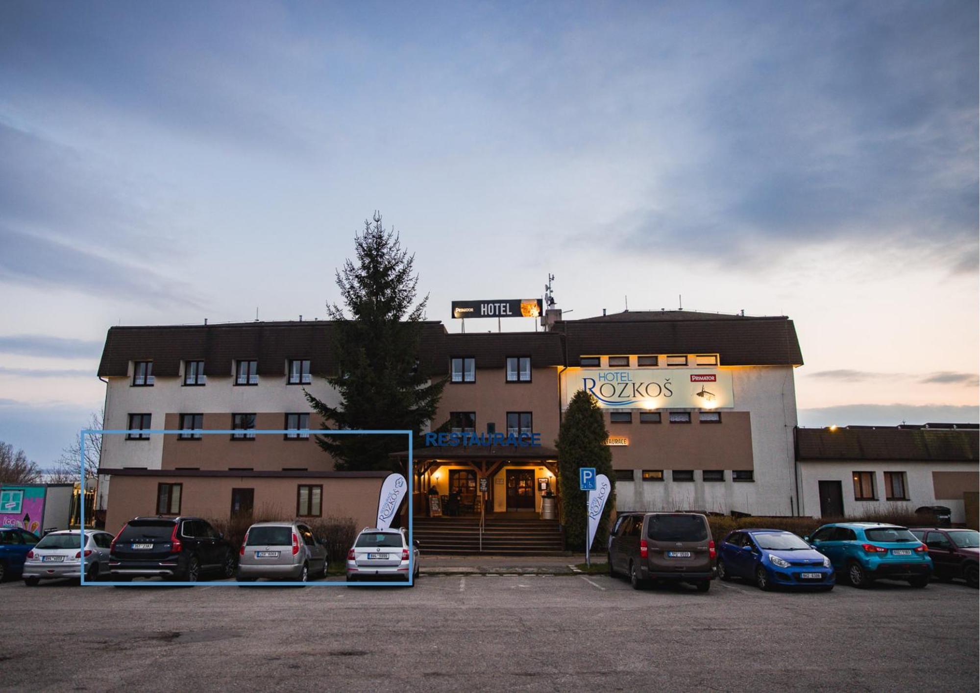 Hotel Rozkos Česká Skalice エクステリア 写真