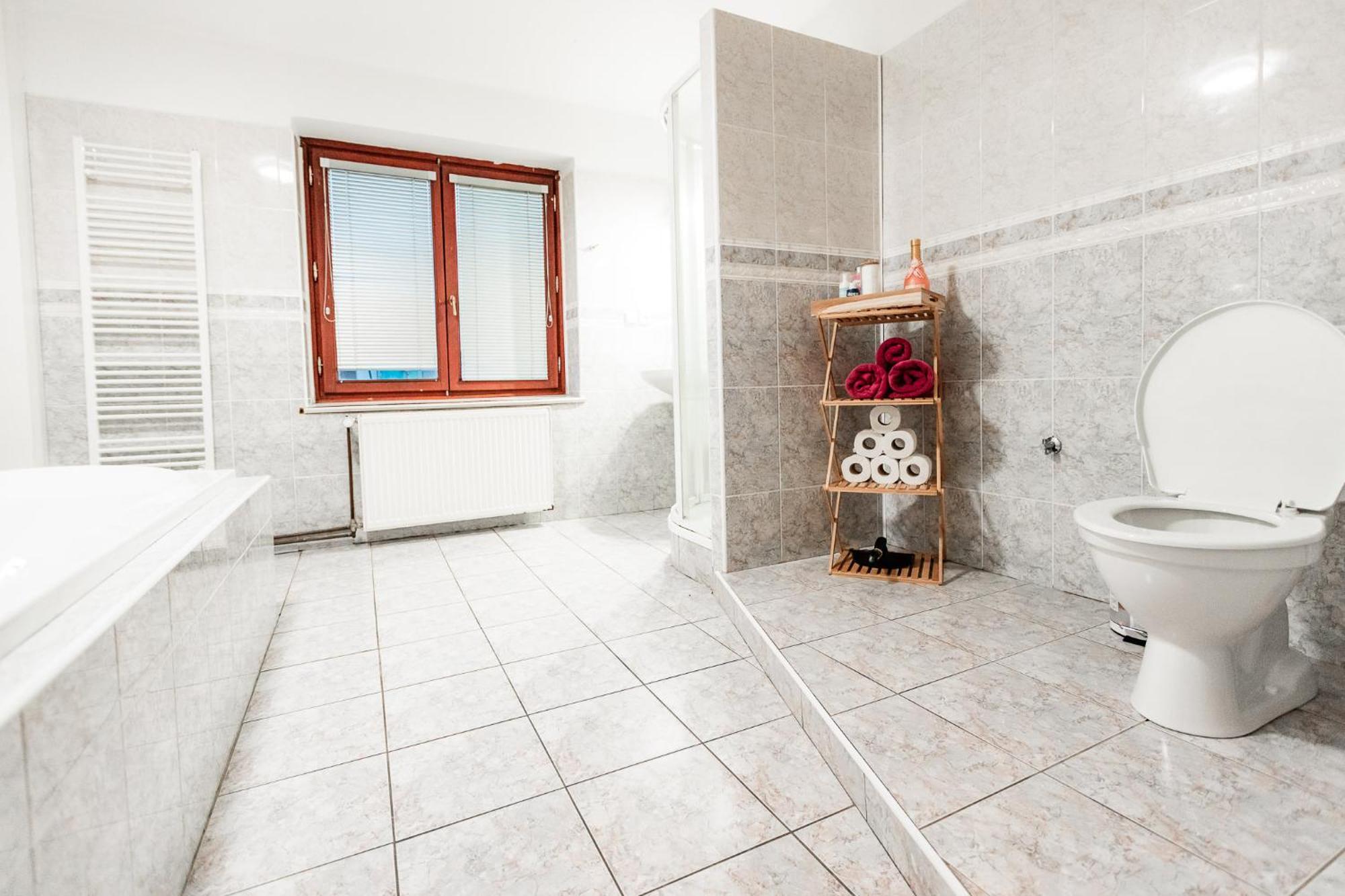 Hotel Rozkos Česká Skalice エクステリア 写真