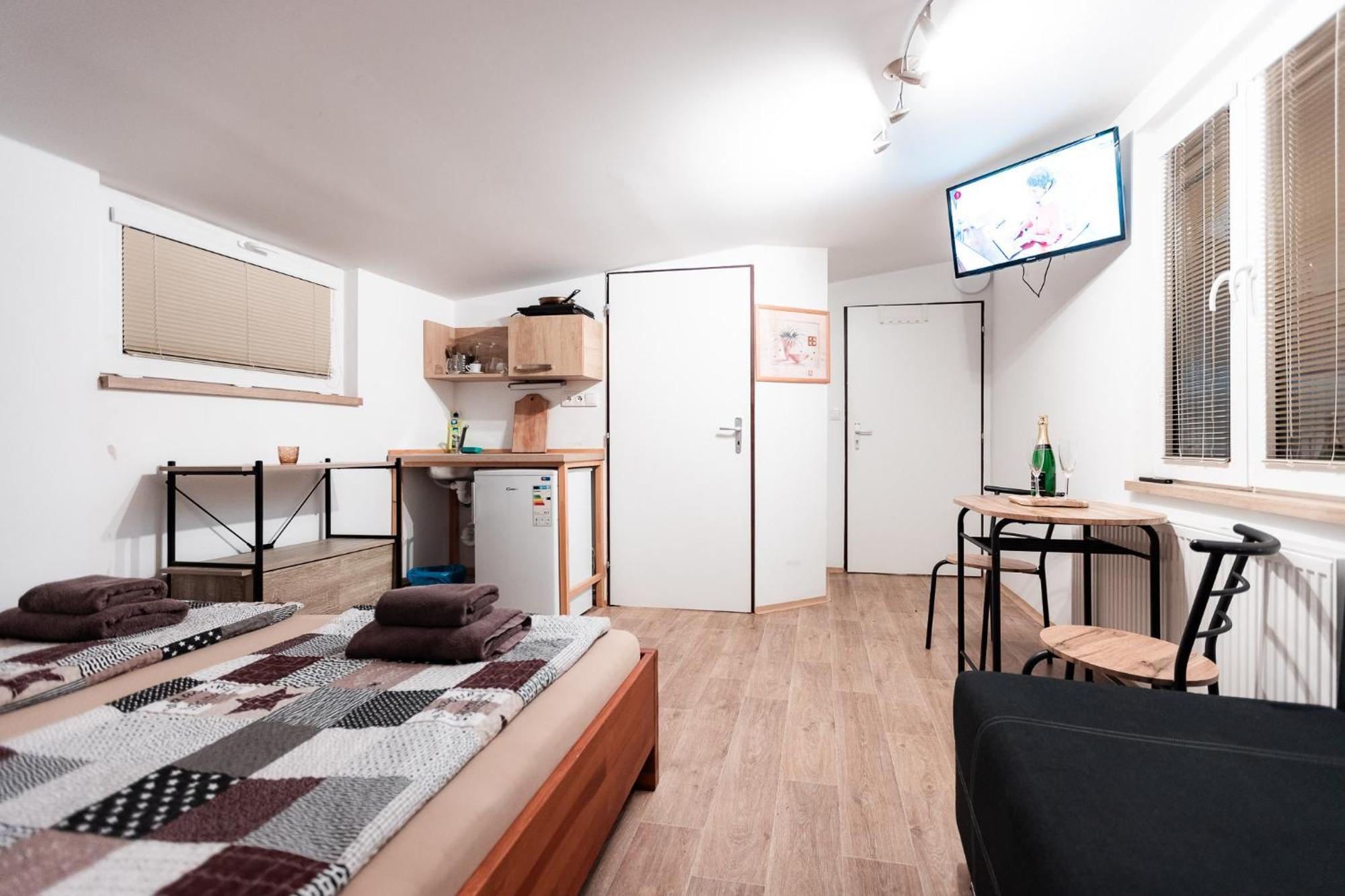 Hotel Rozkos Česká Skalice エクステリア 写真